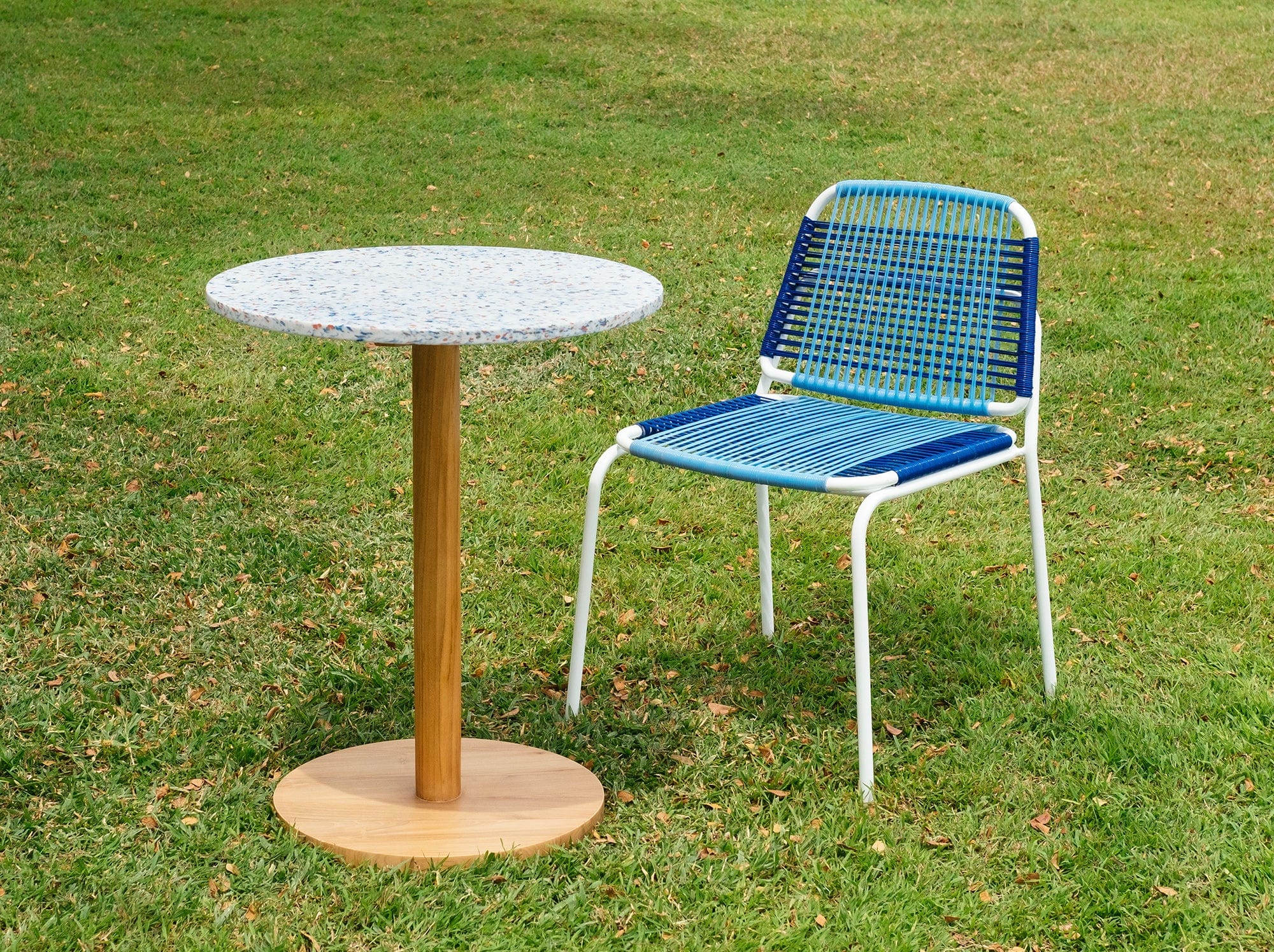 reddie-raw round Bob Pedestal Table - Recycled Bottle Tops