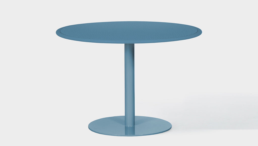 Round metal outdoor online dining table